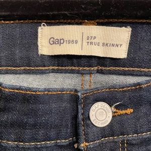 NWOT Gap True Skinny Jeans size 27P